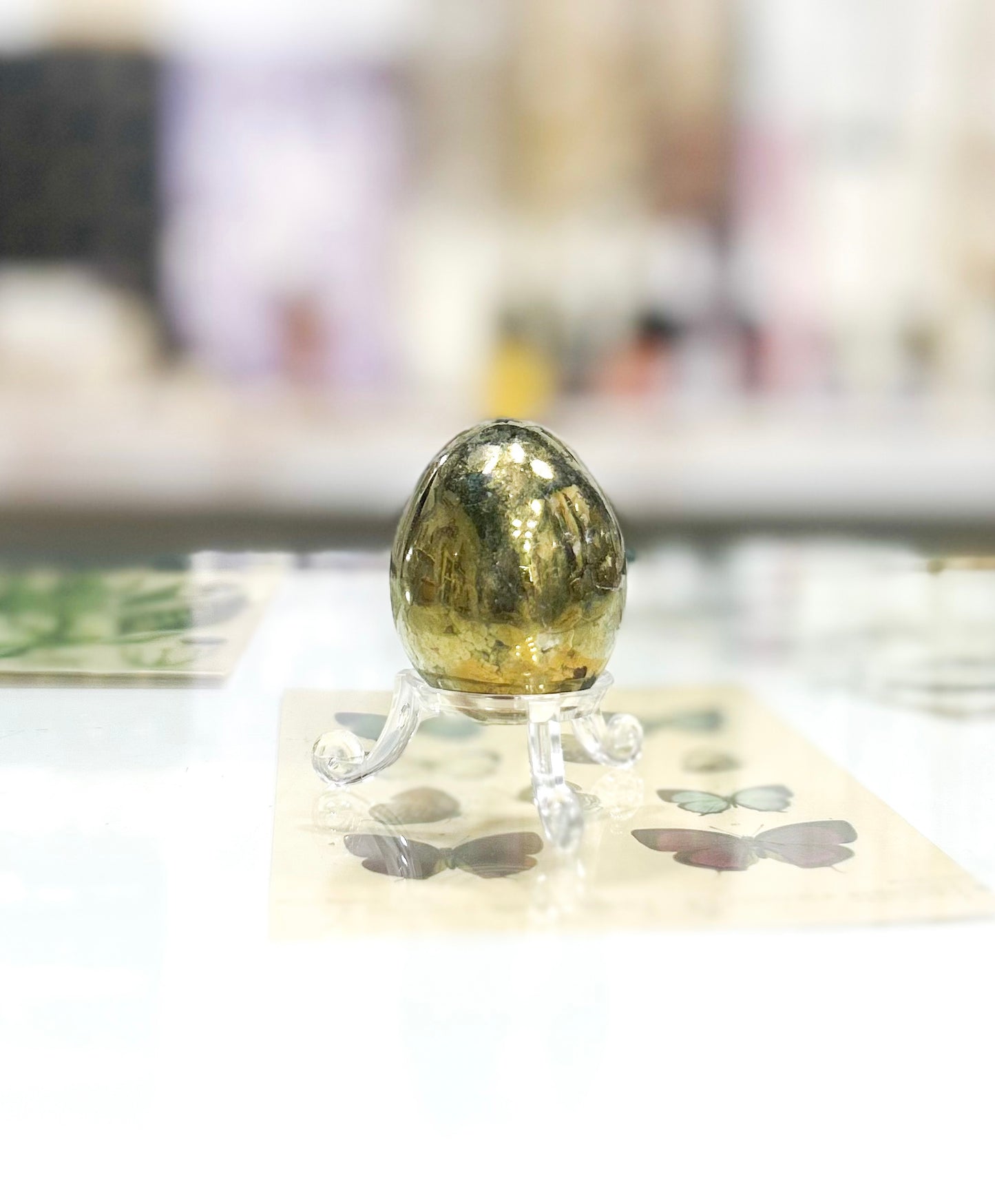 Huevo Calcopirita con soporte