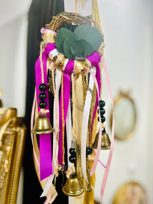 Corona de amuletos